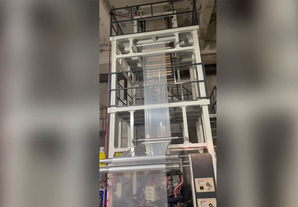ABA三層共擠900型吹膜機設備開機調(diào)試